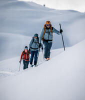 DA_9057_SKITOUR_PURE_WS2425_SonnenkopfArlberg_Max Draeger_MedRes